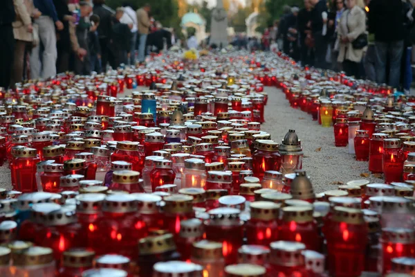 Cimitero di Zagabria Mirogoj il giorno di Ognissanti — Foto Stock