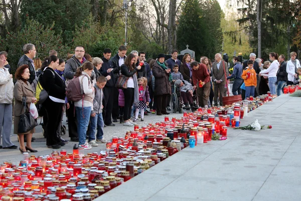 Cimetière de Zagreb Mirogoj le jour de la Toussaint — Photo