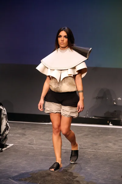 Fashion model wearing clothes designed by Nevenka Buzov on the Fashion Wardrobe show — Stock Photo, Image