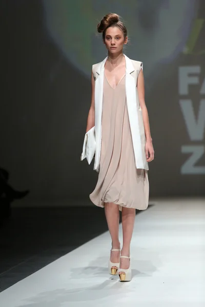 Fashion model wearing clothes designed by Kralj and Krajina on the Zagreb Fashion Week show — Stock Photo, Image