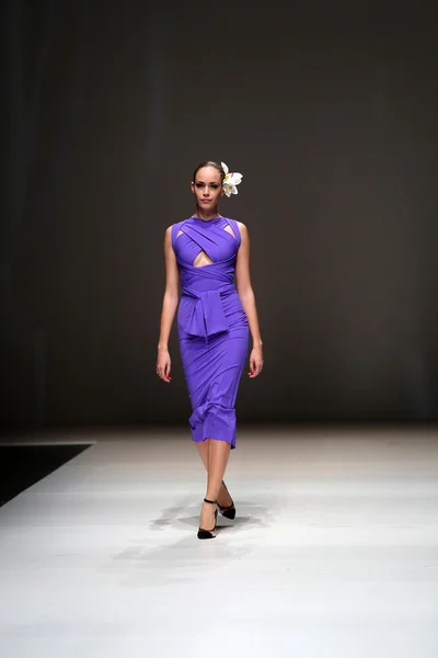 Models in Kleidern von s.dresshow auf der Zagreber Modewoche — Stockfoto