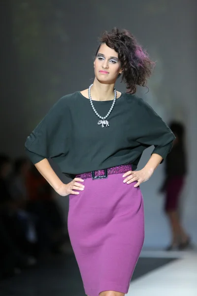 Fashion models wearing clothes designed by Iggy Popovic on the Zagreb Fashion Week show — Stock Photo, Image