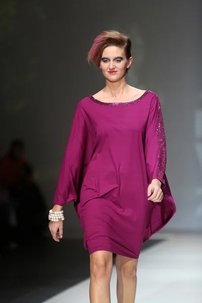 Fashion models wearing clothes designed by Iggy Popovic on the Zagreb Fashion Week show — Stock Photo, Image