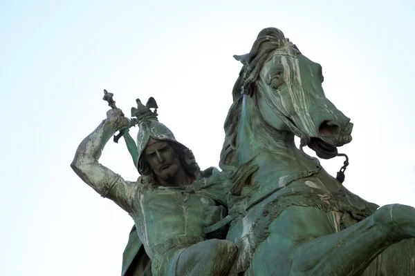 San Giorgio che uccide il drago, scultura, Zagabria — Foto Stock