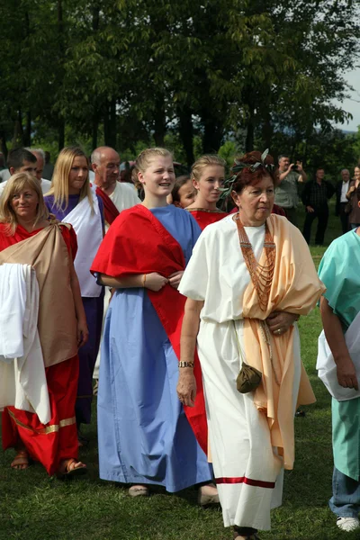 Festas de Dionísio em Andautonija, antigo assentamento romano perto de Zagreb realizada — Fotografia de Stock