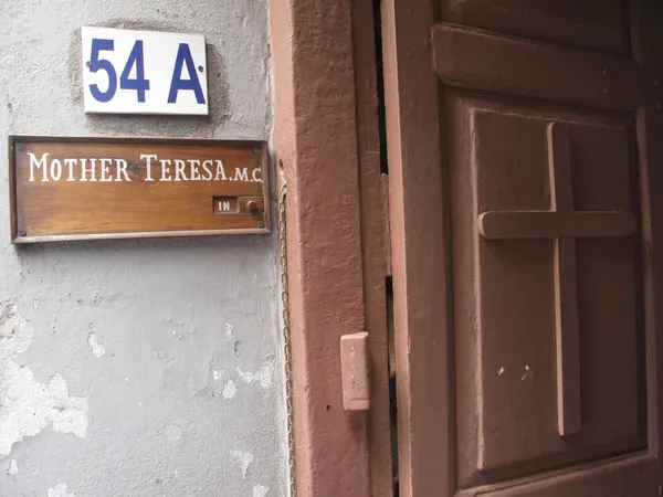 Sign on the entrance to Mother House, the residence of Mother Teresa in Kolkata, West Bengal, India — Stock Photo, Image