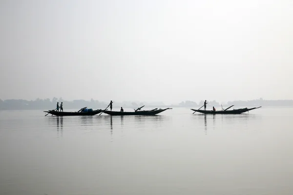 Some fishermen on a boat in Sundarbans, India — Stock Photo, Image