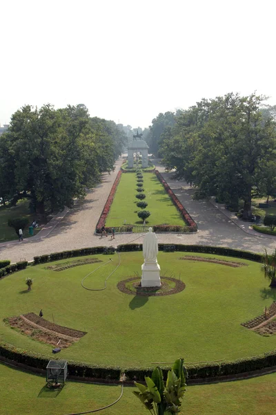 Victoria memorial zahrady v Kalkata, Západní Bengálsko, Indie. — Stock fotografie