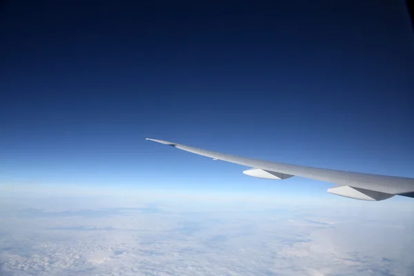 Wing of airplane from window — Stock Photo, Image