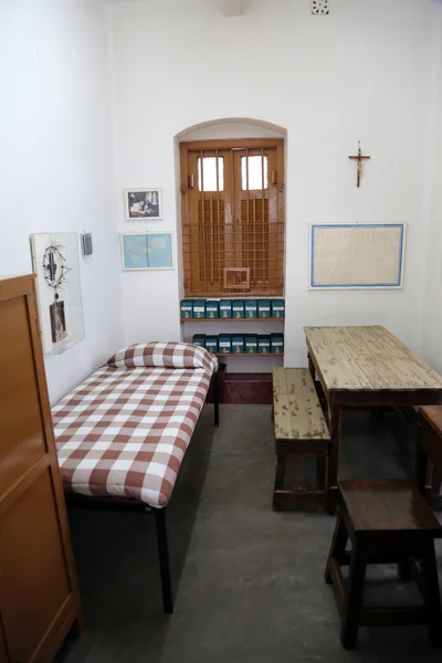 La antigua habitación de la Madre Teresa en la Casa Madre en Calcuta, Bengala Occidental, India — Foto de Stock