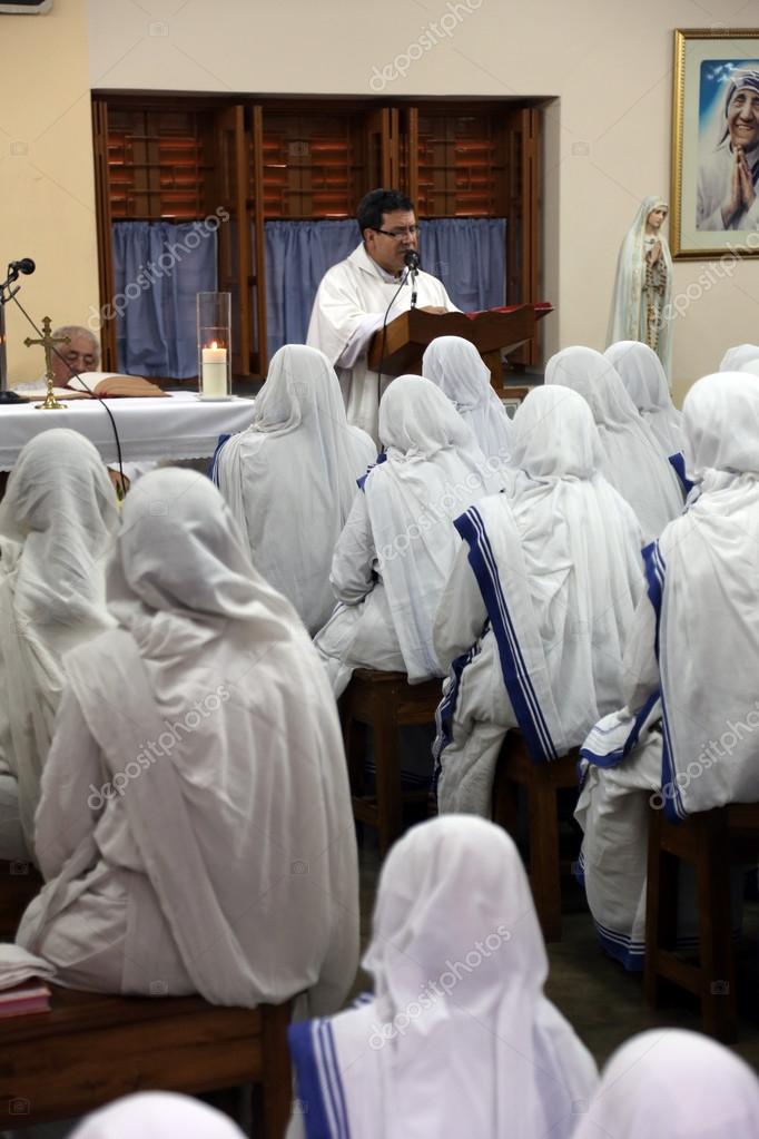 Sisters Of Mother Teresa S Missionaries Of Charity In Prayer In