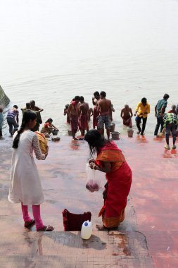 Kalküta, Hindistan dakshineswar kali Tapınağı hindu insanlar ghat banyo yakın: