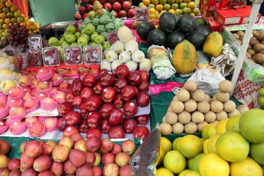 taze meyve satan Asya farmer's market