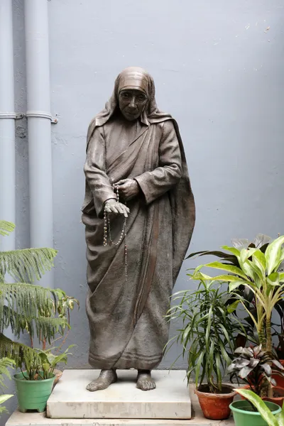 Statuia mamei teresa în casa mamei, Kolkata, India — Fotografie, imagine de stoc