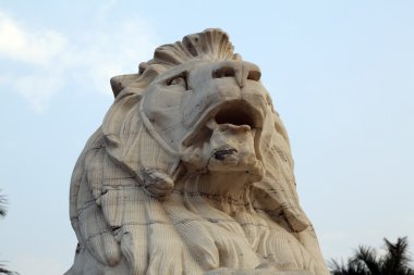 antika aslan heykeli victoria Anıtı kapısında, kolkata