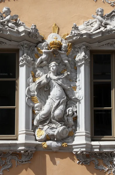 Vergine Maria, Casa del Falco a Wurzburg, Germania — Foto Stock