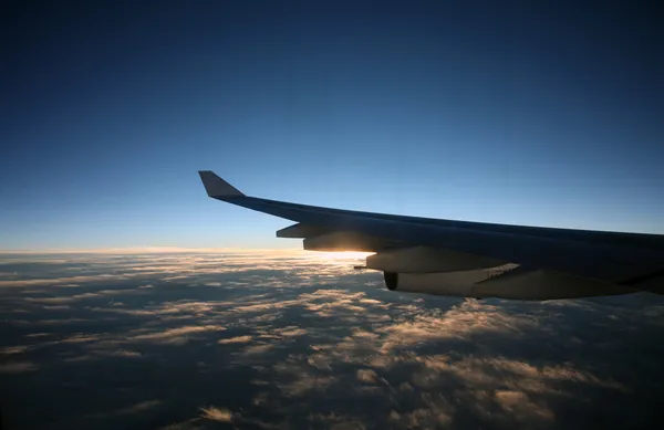 Tragfläche des Flugzeugs aus Fenster — Stockfoto