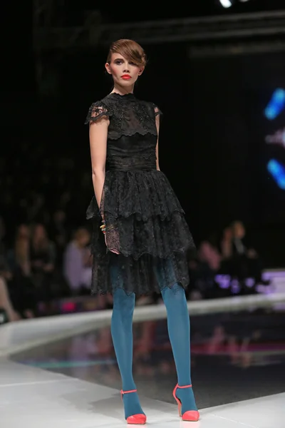 Fashion model wearing clothes designed by Ivica Skoko on the 'Fashion.hr' show in Zagreb, Croatia. — Stock Photo, Image