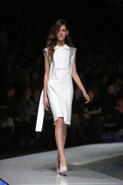 marija kulusic 'fashion.hr' programında, zagreb, Hırvatistan tarafından tasarlanan kıyafetleri moda model