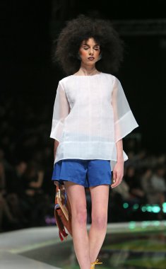 marina tasarımı, zagreb, Hırvatistan 'fashion.hr' show tarafından tasarlanan kıyafetleri moda model