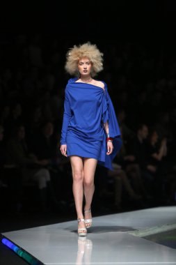 marina tasarımı, zagreb, Hırvatistan 'fashion.hr' show tarafından tasarlanan kıyafetleri moda model