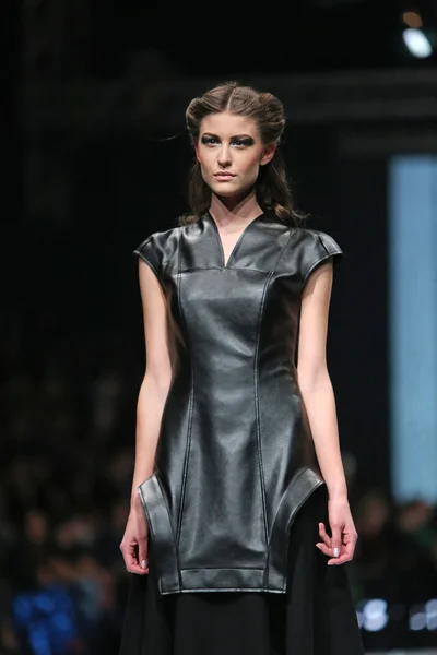 Fashion model wearing clothes designed by Branka Donassy on the 'Fashion.hr' show in Zagreb, Croatia — Stock Photo, Image