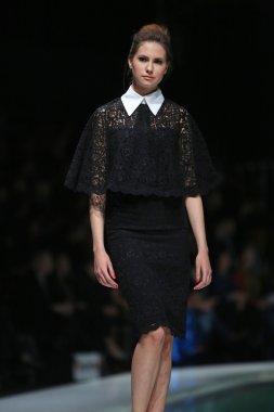 kıskançlık Odası 'fashion.hr' show tarafından tasarlanan kıyafetleri moda model