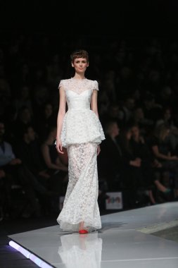 kıskançlık Odası 'fashion.hr' show tarafından tasarlanan kıyafetleri moda model