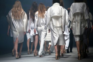 manken hanım tarafından demode 