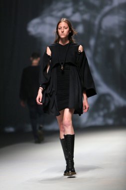 manken hanım tarafından demode 