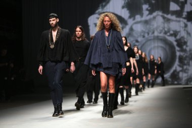 manken hanım tarafından demode 