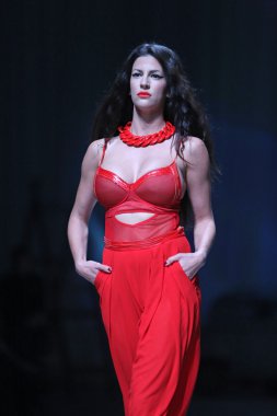 moda model linea tarafından yapılan 