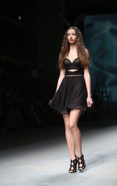 moda model linea tarafından yapılan 