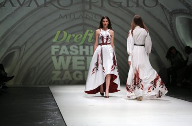 manken üzerinde 09 Nisan 2014, zagreb, Hırvatistan zagreb moda haftasında avaro figlio tarafından tasarlanan kıyafetleri