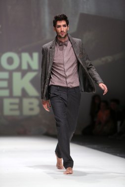 manken üzerinde 09 Nisan 2014, zagreb, Hırvatistan zagreb moda haftasında Toni rico tarafından tasarlanan kıyafetleri