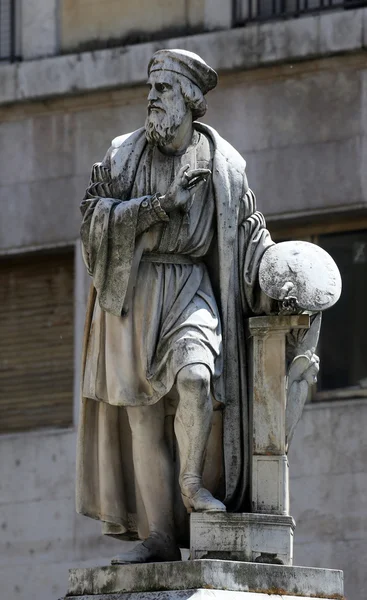 Parmigianino staty. Parma. Emilia-Romagna. Italien. — Stockfoto