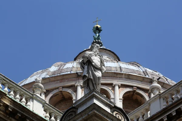 Статуя Святого, базиліки Санта-Марія делла steccata, Парма, Італія — стокове фото