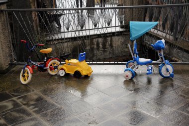 riomaggiore, liguria, İtalya yaya square Park bisikletler