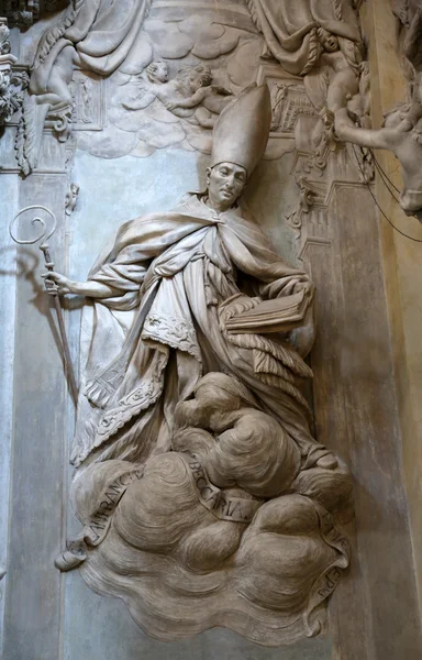 Estatua de Santo en la iglesia de San Vitale. Parma. Italia —  Fotos de Stock