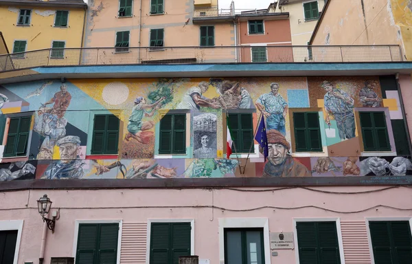Murales du peintre Silvio Benedetto, le 02 mai 2014 à Riomaggiore, Italie — Photo