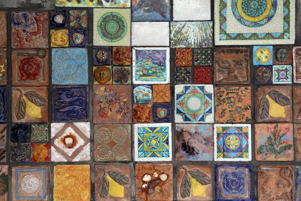 Italy, Cinque Terre, Riomaggiore. Decorative tiles on wall. — Stock Photo, Image