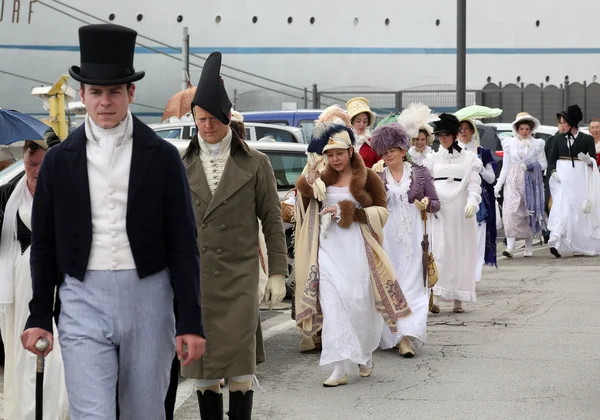 L'isola italiana dove Napoleone fu mandato in esilio nel 1814 segnò il duecentesimo anniversario dell'arrivo dell'imperatore domenica con una rievocazione da parte di appassionati provenienti da tutta Europa. Portoferraio, Italia — Foto Stock