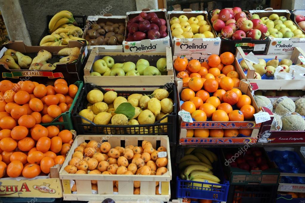 Typical Italian grocery store on village street in Riomaggiore, Cinque Terre, Italy Stock Photo