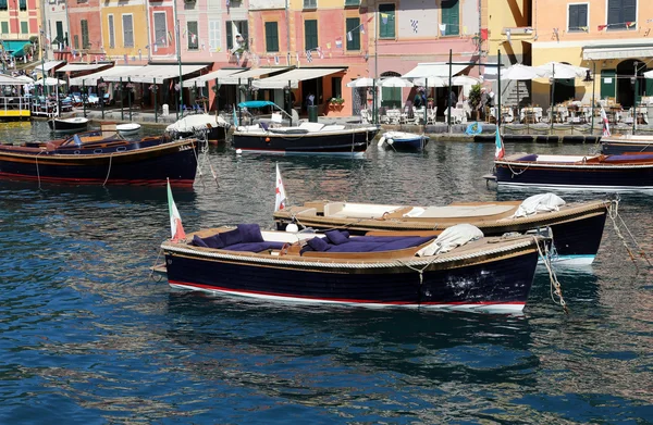 Boote im Hafen von Portofino, Italien — Stockfoto