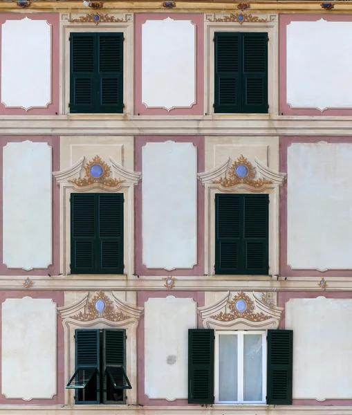 Detalhe das casas pastel coloridas na vila marítima de Portofino, Ligúria, Itália — Fotografia de Stock