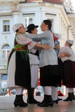 Halk grupları veseli medimurci Hırvatistan Zagreb Merkezi, 16 Temmuz 2014 tarihinde Hırvatistan 48 Uluslararası Folklor Festivali sırasında üyeleri