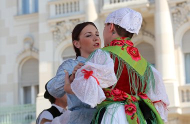 Halk grupları veseli medimurci Hırvatistan Zagreb Merkezi, 16 Temmuz 2014 tarihinde Hırvatistan 48 Uluslararası Folklor Festivali sırasında üyeleri