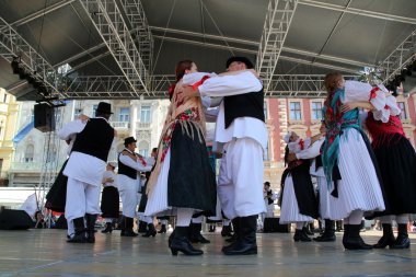Halk grupları veseli medimurci Hırvatistan Zagreb Merkezi, 16 Temmuz 2014 tarihinde Hırvatistan 48 Uluslararası Folklor Festivali sırasında üyeleri