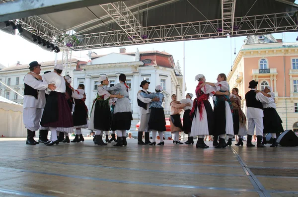 Members of folk groups Veseli Medimurci from Croatia during the 48th International Folklore Festival in center of Zagreb,Croatia on July 16, 2014 — Stock Photo, Image