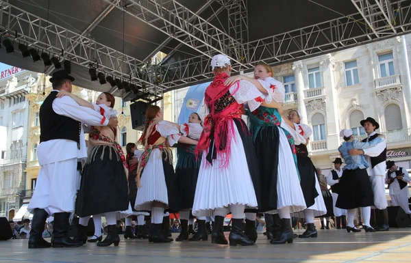 Members of folk groups Veseli Medimurci from Croatia during the 48th International Folklore Festival in center of Zagreb,Croatia on July 16, 2014 — Stock Photo, Image